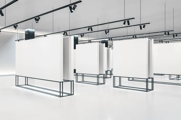 Minimalist Beyaz Galeri Içi Boş Sergi Standı Gün Işığı Modifiye — Stok fotoğraf