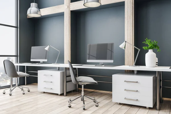 当代办公室的内部 有两台电脑放在长桌子上和椅子上 工作场所和公司的概念 3D渲染 — 图库照片