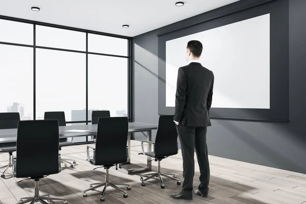 Empresário Sala Conferências Com Mesa Reunião Cartaz Branco Parede Local — Fotografia de Stock