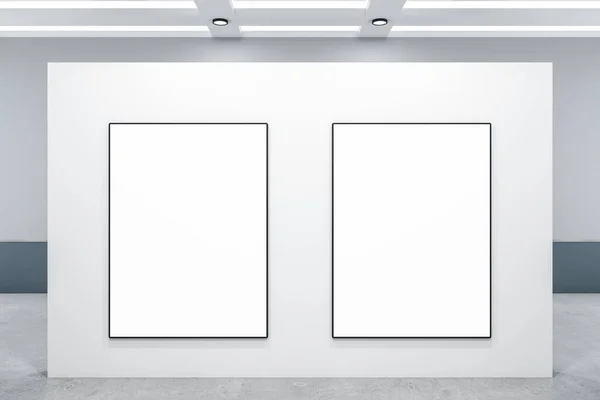 Intérieur Galerie Minimaliste Avec Deux Affiches Vierges Sur Mur Concept — Photo