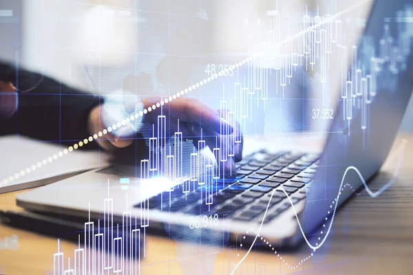 Primer Plano Las Manos Escritorio Utilizando Ordenador Portátil Con Gráfico —  Fotos de Stock