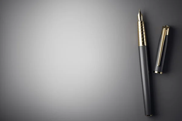 Вид Зверху Золота Ручка Фонтану Шапочкою Фоні Чорного Паперу Мистецтво — стокове фото