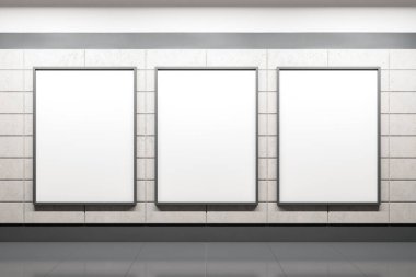 Duvarında üç boş afiş olan modern metro istasyonu. Reklam ve şehir konsepti. Model yap. 3B Hazırlama