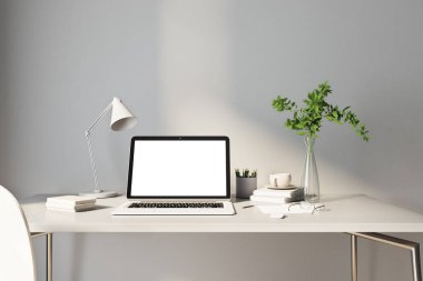 Ofis çalışma alanının beyaz masasında şeffaf vazoda bitkisi olan boş beyaz dizüstü bilgisayar ekranı. 3B görüntüleme, düzenle