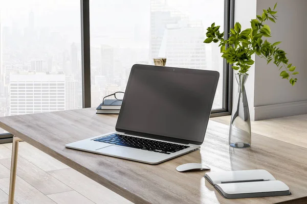 Zwarte Laptop Monitor Met Kopieerruimte Houten Tafel Met Glazen Vaas — Stockfoto