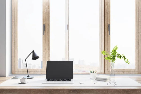 Sonniger Arbeitsplatz Öko Stil Hause Mit Wolkenkratzern Aus Großen Fenstern — Stockfoto