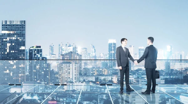 Business Deal Partnership Concept Businessmen Handshaking Roof Top Glass Floor — Stockfoto