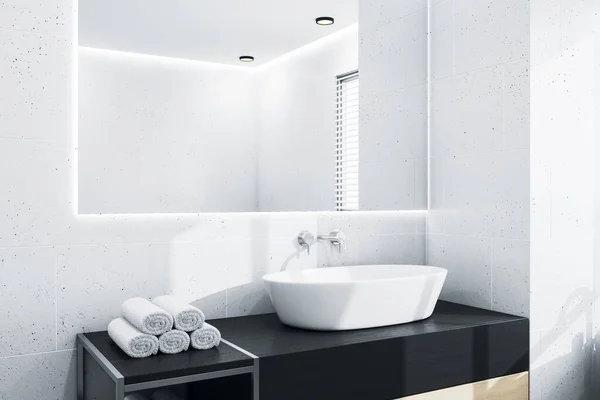现代浴室内部有阳光和镜子 3D渲染 — 图库照片