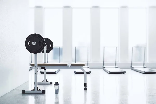 Modern Gym Interiör Med Tom Mockup Utrymme Utrustning Och Dagsljus — Stockfoto