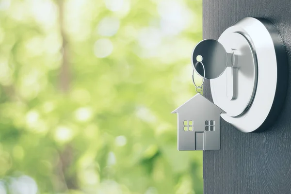 Öppna Dörren Med Silver Hus Nyckelring Suddig Grön Bakgrund Och — Stockfoto