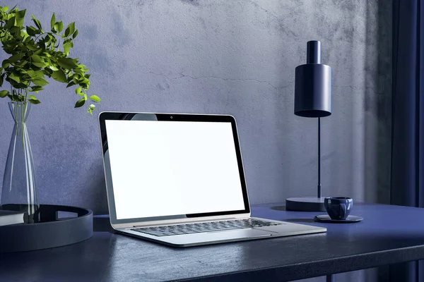 Großaufnahme Des Blauen Büroarbeitsplatzes Mit Leerem Laptop Und Anderen Gegenständen — Stockfoto