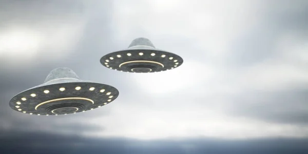 Γκρι Ufo Που Πετά Στον Θαμπό Ουρανό Μακιγιαρισμένο Μέρος Διαστημόπλοιο — Φωτογραφία Αρχείου