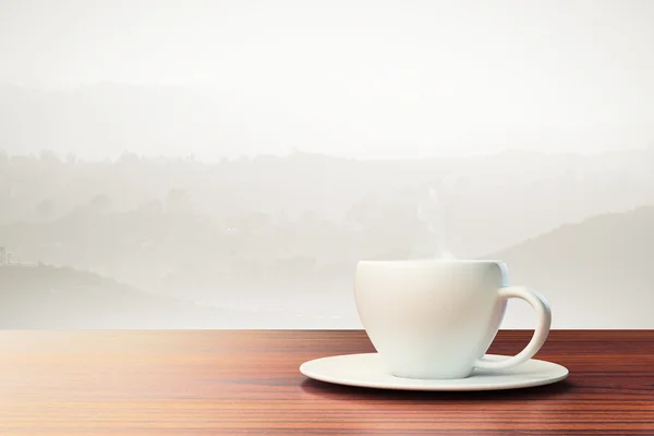 Xícara de café na mesa de madeira — Fotografia de Stock