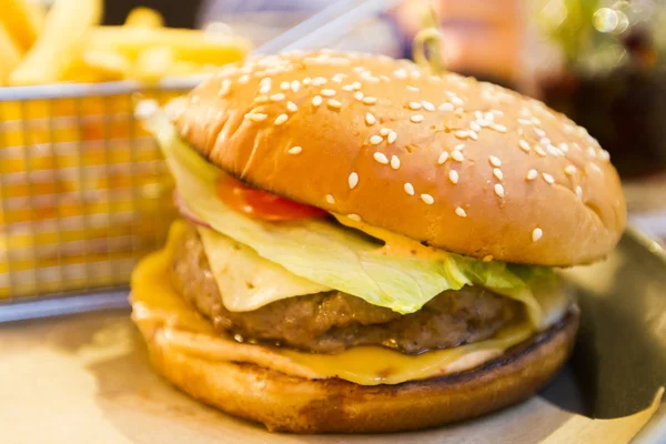 Klassieke hamburger met rundvlees — Stockfoto