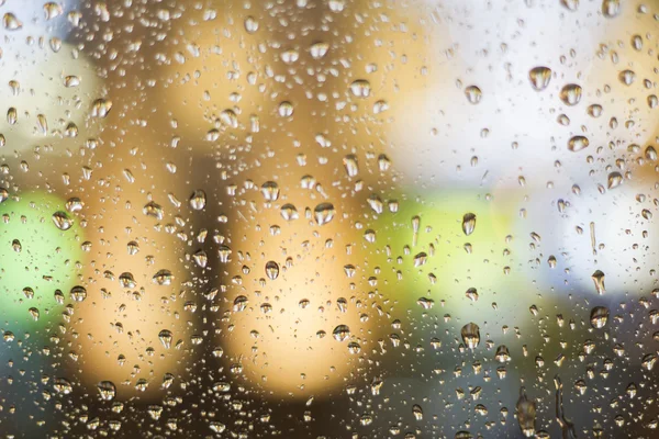 Gotas de chuva no fundo de vidro — Fotografia de Stock