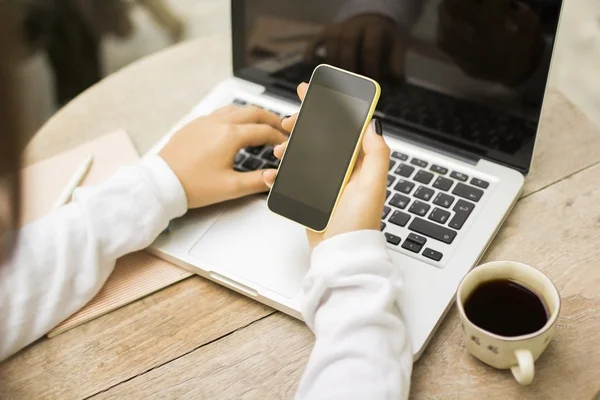 Girl with cell phone, laptop and coffee — Stock Photo, Image