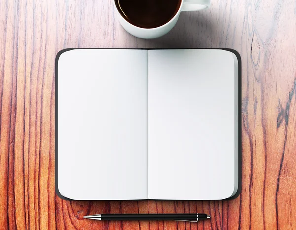 Leeres Tagebuch, Tasse Kaffee und Stift — Stockfoto