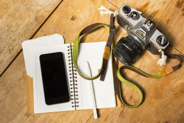 Teléfono celular, diario y cámara fotográfica —  Fotos de Stock