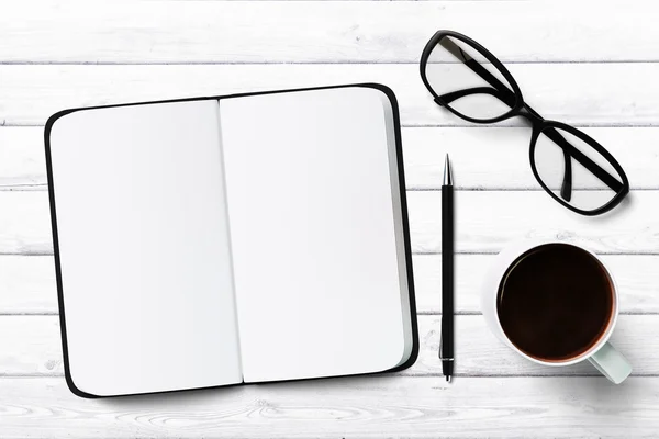 Tagebuch mit Stift, Kaffee und Brille — Stockfoto