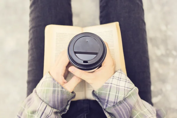 Hipster with a book and coffee mug outdoor — Stock Image Hipster with a book and coffee mug outdoor Stock Picture