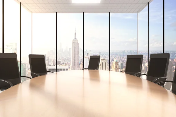 Conferência mesa de madeira e cadeiras — Fotografia de Stock