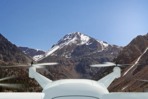 Drone maakt foto's van bergen — Stockfoto