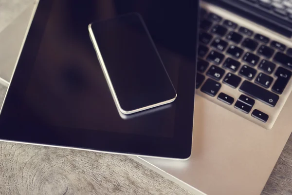 Smartphone en blanco con tablet — Foto de Stock