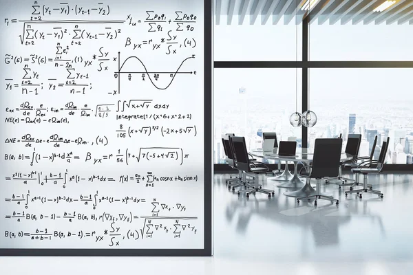 Sala de conferencias con muebles y ecuación concepto de pared —  Fotos de Stock