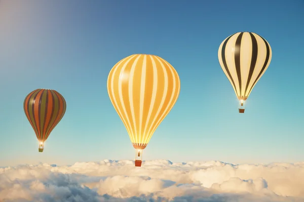 Drei Ballons über den Wolken bei Sonnenuntergang — Stockfoto