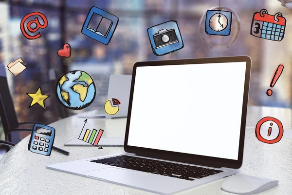 Pantalla blanca en blanco de la computadora portátil con iconos de redes sociales — Foto de Stock
