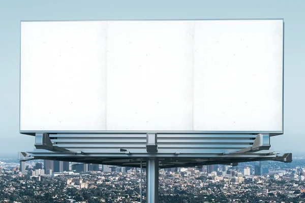 Megapolis şehir manzaralı, boş billboard — Stok fotoğraf