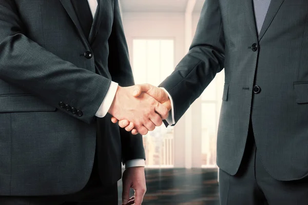 Business partners shake hands — Stock Photo, Image