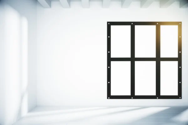 Velké okno v pokoji dtyle prázdné bílé podkroví — Stock fotografie