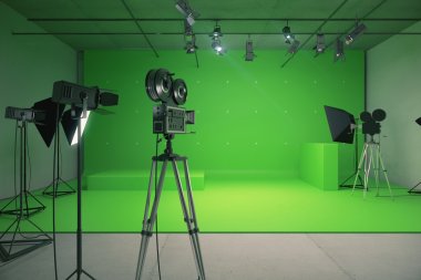 Eski stil film kamera ile modern boş yeşil fotoğraf stüdyosu