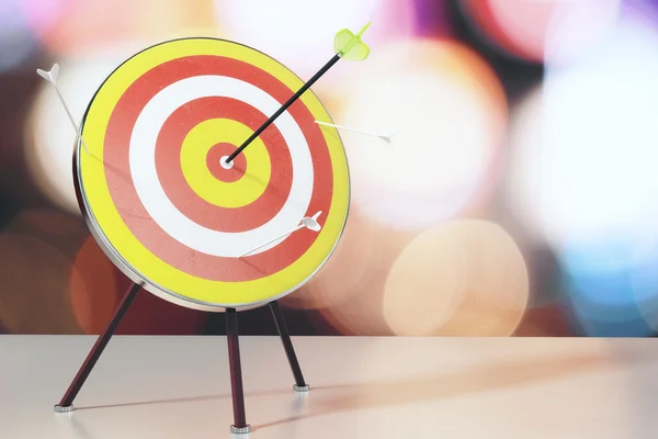 Bull's-eye with arrows on white table — Stock Photo, Image
