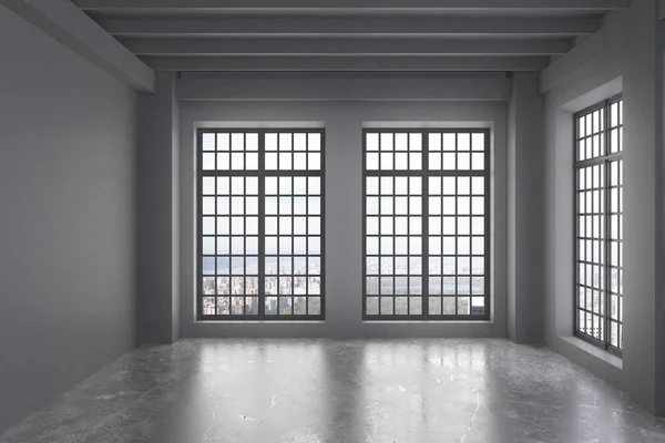 Camera loft vuota con parete grigia, grandi finestre con vista sulla città e c — Foto Stock