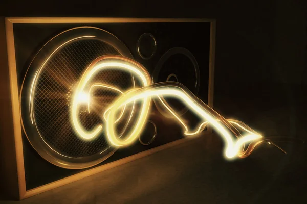 Glowing radio wave and old style speaker — Stock Photo, Image