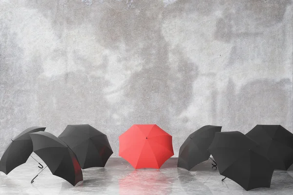 Група чорно-червоних парасольок — стокове фото