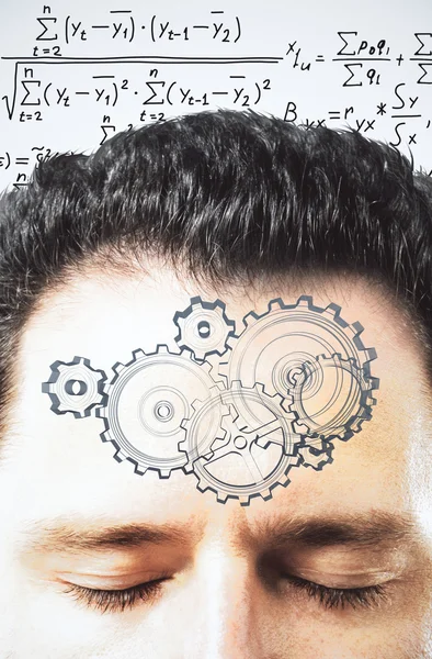 Concetto di processo di pensiero con ingranaggi sulla fronte dell'uomo alle equazioni — Foto Stock
