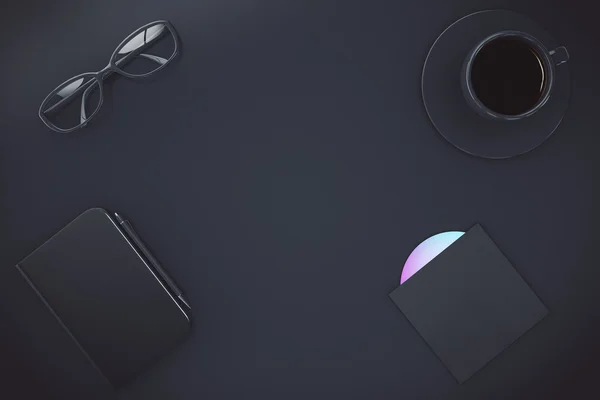 Capa preta de diário, xícara de café, caneta e CD em disco preto ta — Fotografia de Stock