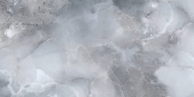 cilalanmış doğal doku duvarı ve zemin döşeme uygulaması olan gri renkli mermer tasarımı