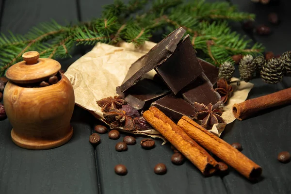 Tarçınlı Siyah Çikolata Koyu Kokulu Kahve Noel Akşamı — Stok fotoğraf