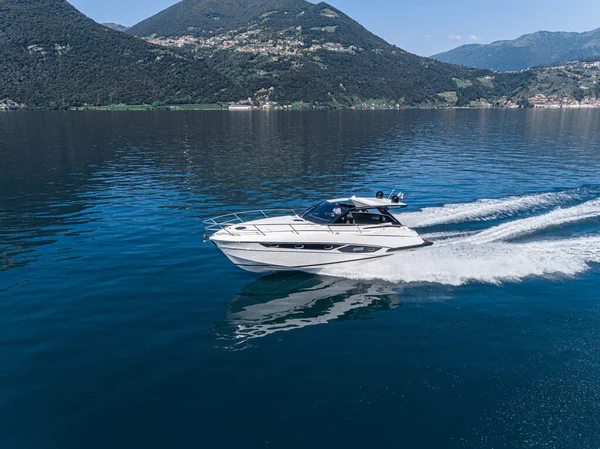 Motorboot Navigatie Vanuit Lucht — Stockfoto