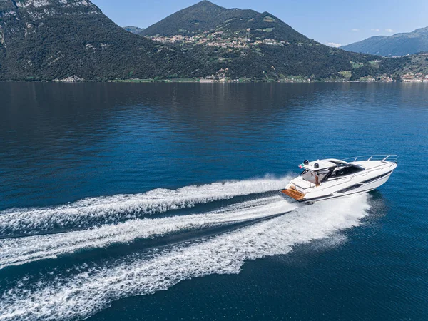 Motorboot Navigatie Vanuit Lucht — Stockfoto