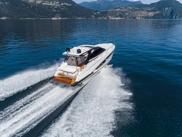 Motorboot Navigatie Vanuit Lucht — Stockfoto