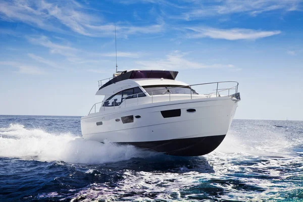 Gyors Motoros Jacht Navigációban Kilátás Tengerre — Stock Fotó