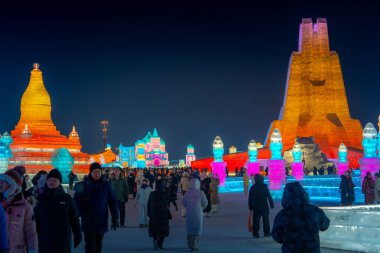Harbin, Heilongjiang, Çin - 10 Ocak 2025 - Yıllık bir kış festivali olan Harbin Uluslararası Buz ve Kar Heykeli Festivali artık dünyanın en büyük buz ve kar festivali oldu