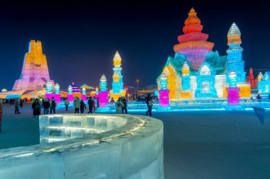 Harbin, Heilongjiang, Çin - 10 Ocak 2025 - Yıllık bir kış festivali olan Harbin Uluslararası Buz ve Kar Heykeli Festivali artık dünyanın en büyük buz ve kar festivali oldu