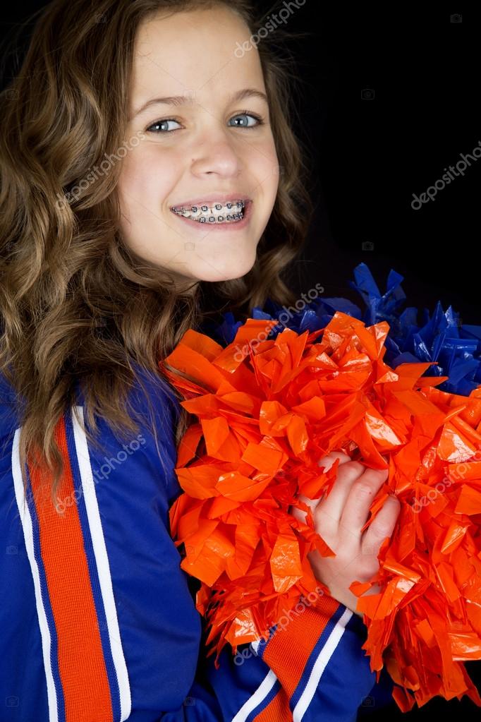 Cheerleader Teen Ritratto Holding Pon Pon Sorridente Foto Di Sixdays24 Cheerleader Teen Ritratto Holding Pon Pon Sorridente Foto Di Sixdays24