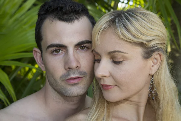 Portrait of a young cople with their heads close together — Stock Photo, Image